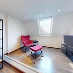 Spacious 4 Bedroom Apartment Near City Center