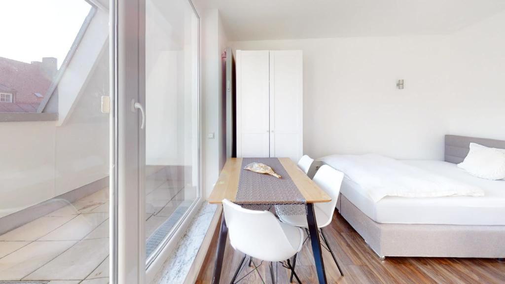 Spacious 4 Bedroom Near Center Appartement