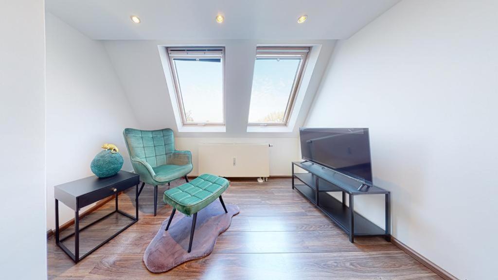 Spacious 4 Bedroom Near Center Appartement *