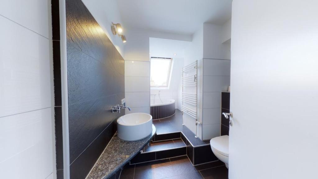 Spacious 4 Bedroom Near Center Appartement *